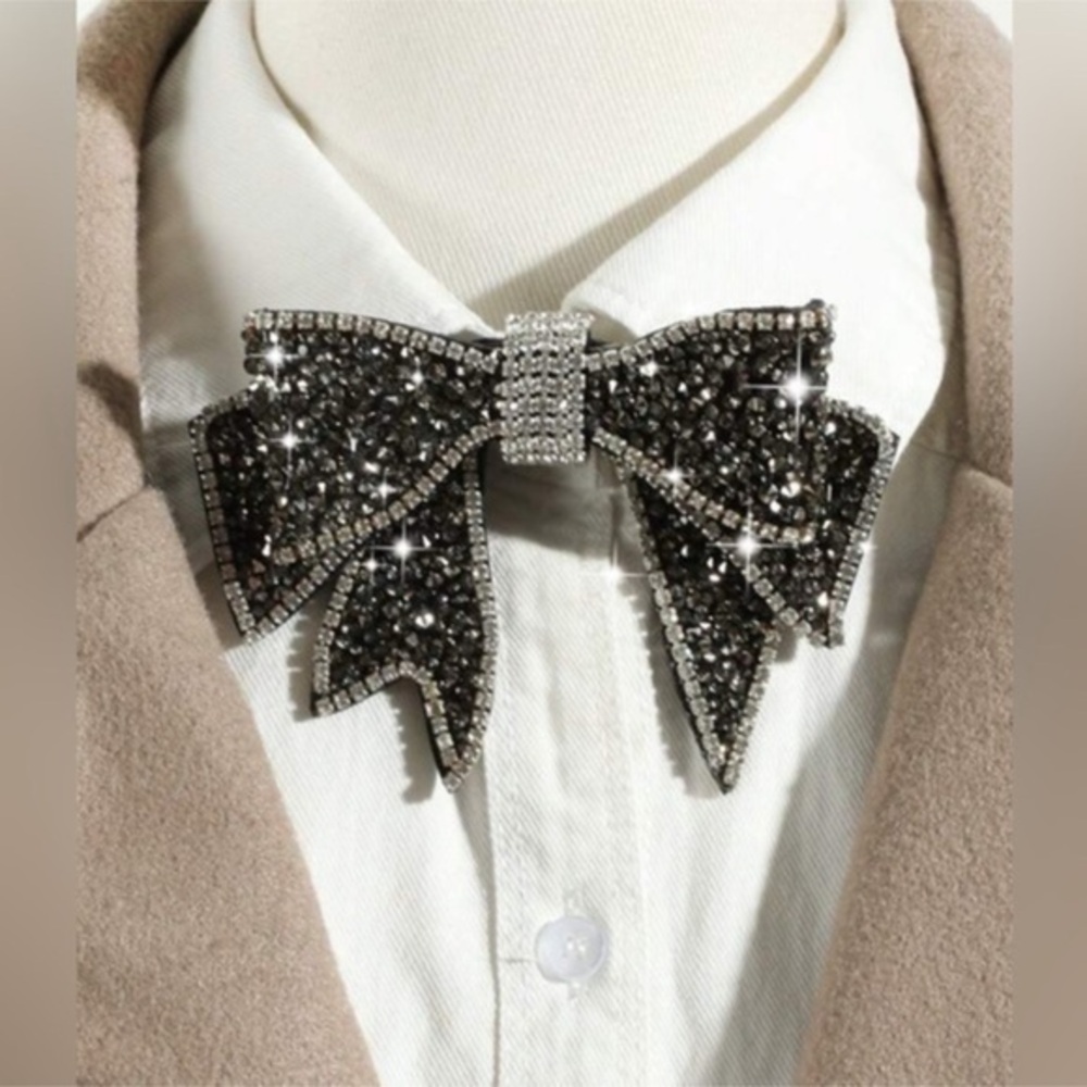 ✨Sparkly Black Crystal Bow Brooch Pin